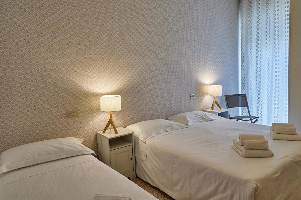 Hotel Spring ริมินี ภายนอก รูปภาพ