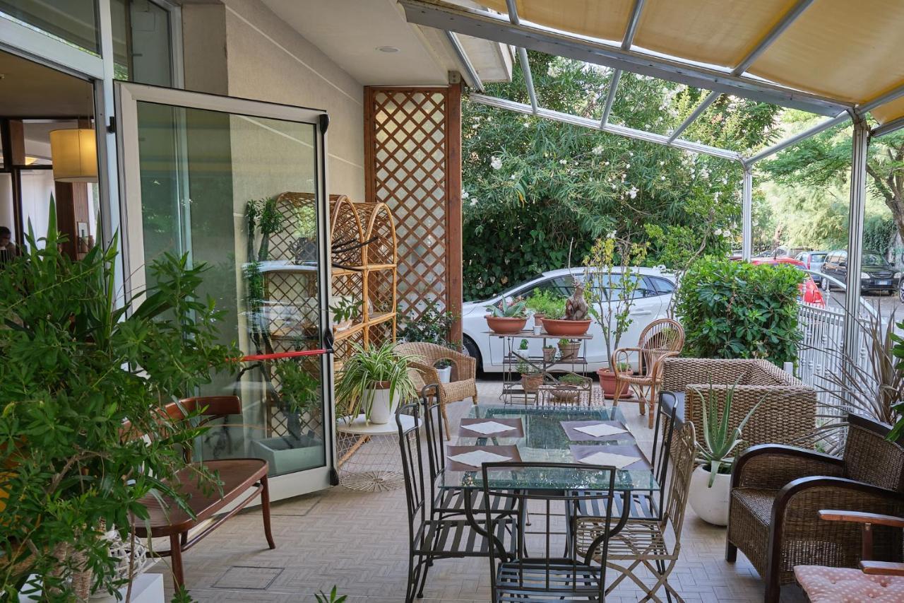 Hotel Spring ริมินี ภายนอก รูปภาพ