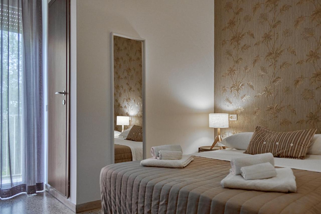 Hotel Spring ริมินี ภายนอก รูปภาพ
